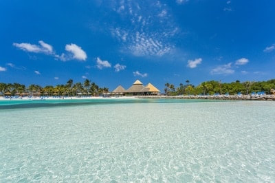 Direct return flights from Manchester to Aruba for only 269 £