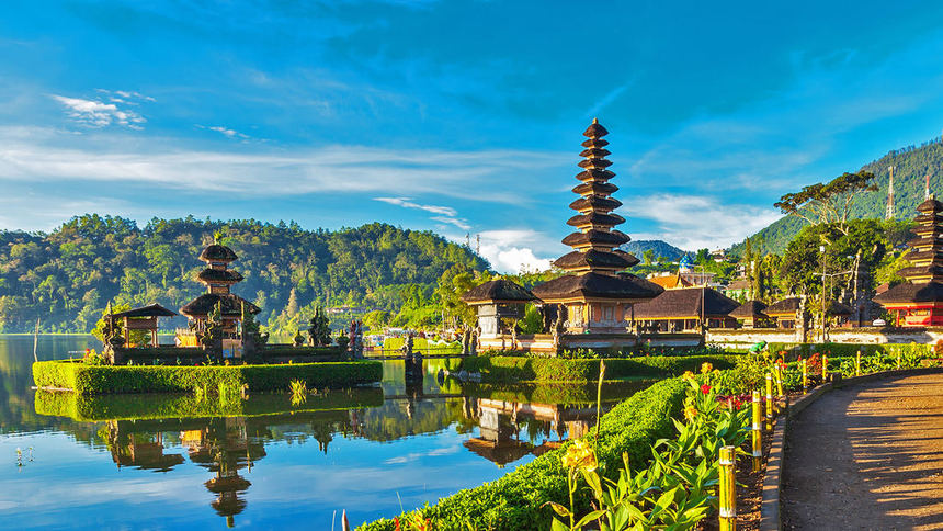 PictureReturn flights from Saint Petersburg to Bali for just 382 € / 26,712 RUB