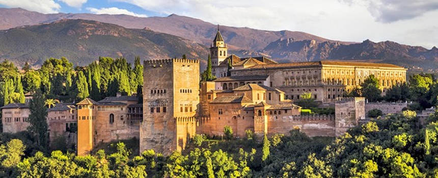 Summer return flights from Milan to Granada from just 31 € ( Min 2 Pax )