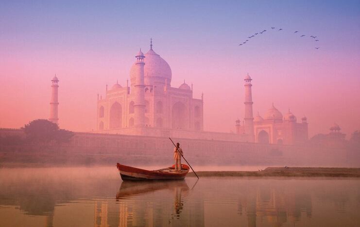 Flights from Milan to India returning to London for just 258 €