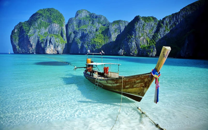 Round-trip flights from Paris to Phuket, Thailand for just 389 € 