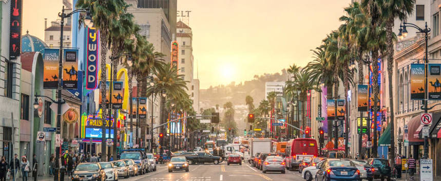 Return flights from Naples to Los Angeles for just 306 €