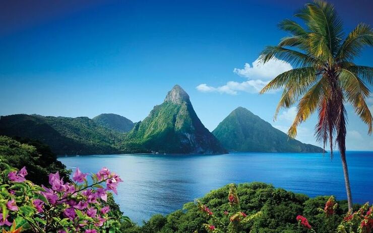 Direct return flight from London to St. Lucia for just 279 £ / 315 € 