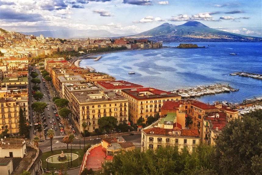 Summer round-trip flights from Wroclaw to Naples on sale from just 58 € 