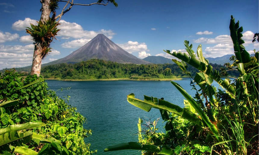 Round-trip flights from Amsterdam to San José, Costa Rica on sale from just 330 €