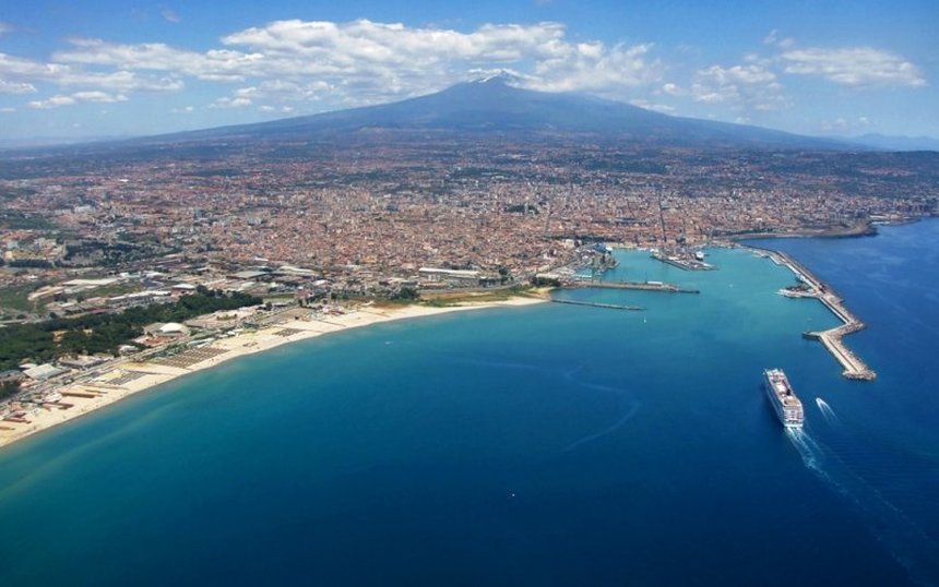 Summer return flights from Lyon to Catania for just 56 €