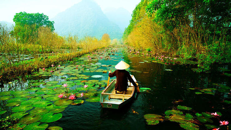 Direct round-trip flights from London to Hanoi, VIETNAM on sale from 442 £ 