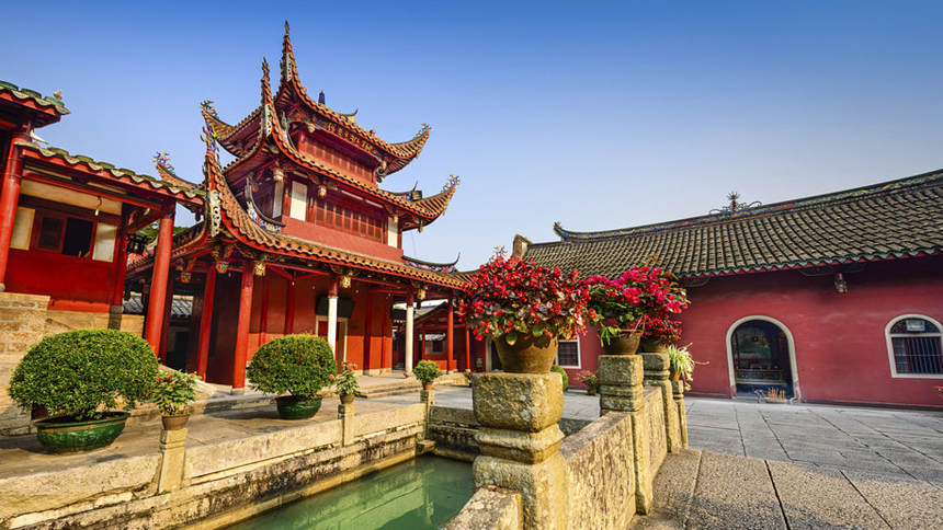 Round-trip flights from Dublin to Fuzhou, China for 366 € 