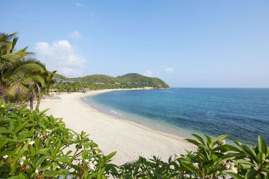 Direct round-trip flights from London to Hainan Island, China for 370 £